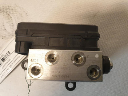 Baksidan på ABS Modulator från en Kawasaki Z 125 -2019 motorcykel.