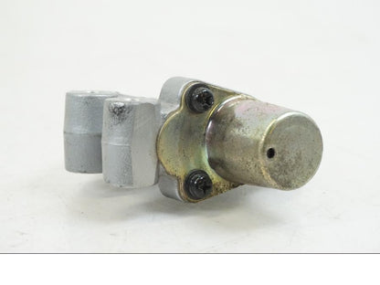 Höger sida på Bromsfördelare från en Honda VFR 800 -2003 motorcykel.