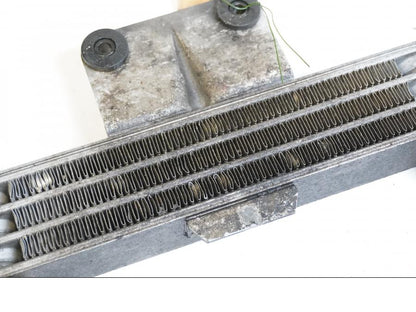 Vänster sida på Oljekyl från en Suzuki GS 500 -2004 motorcykel.