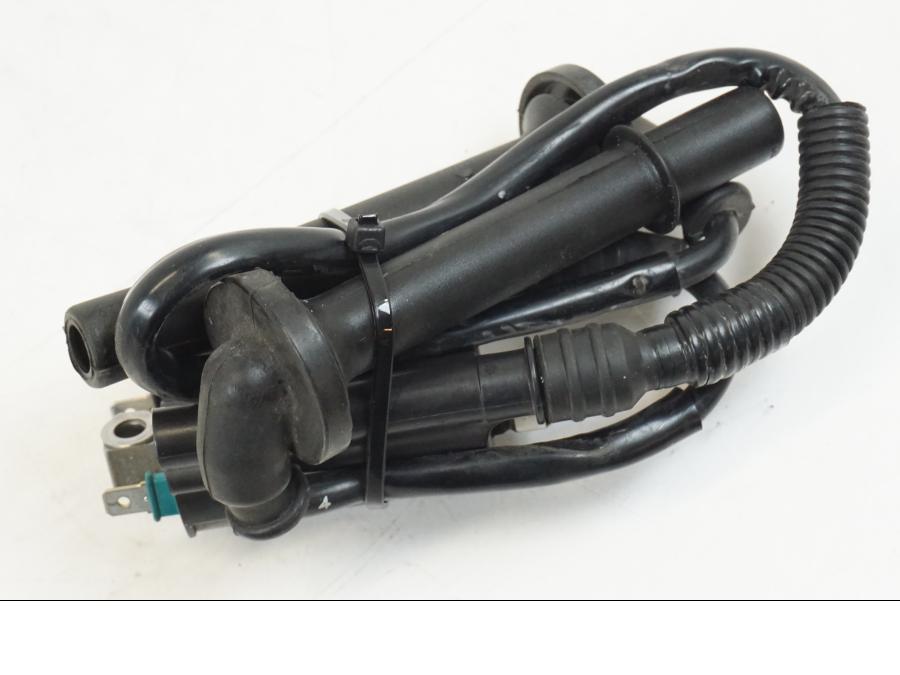 Höger sida på Tändspole från en Honda CB 650 F Hornet -2017 motorcykel.