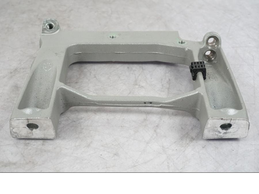 Snett uppifrån på Ramdel från en Ducati Multistrada V4 -2024 motorcykel.