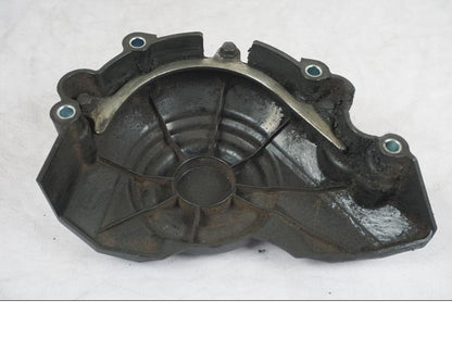 Snett nerifrån på Kedjeskydd från en Kawasaki Z 900 -2019 motorcykel.