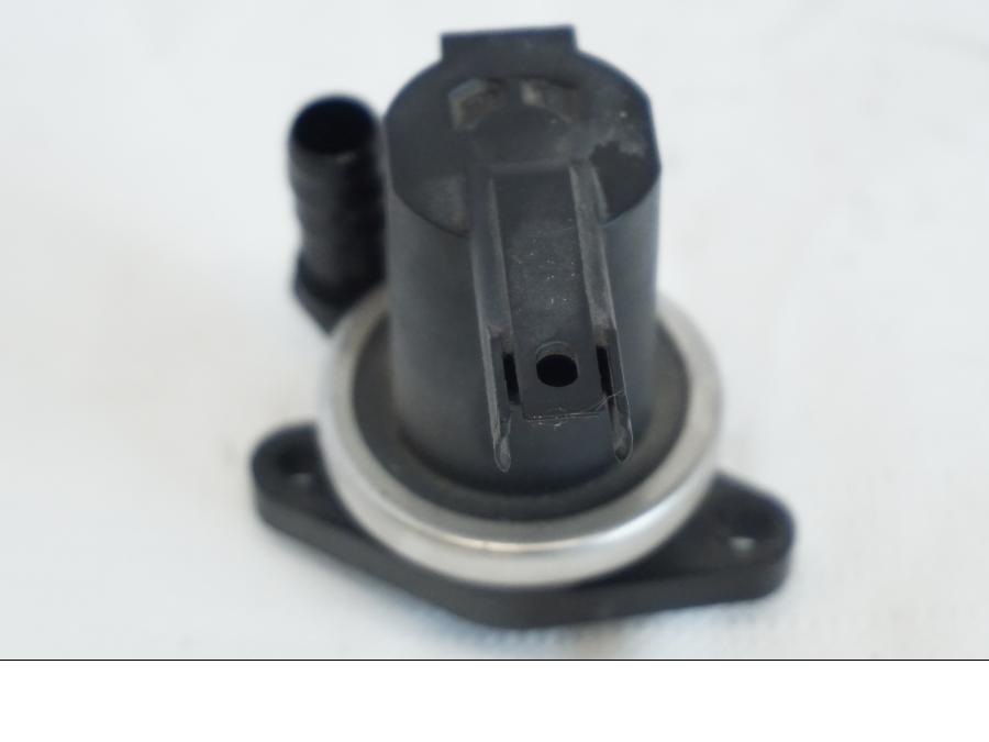 Höger sida på Luftburksventil från en BMW K 1600 -2015 motorcykel.