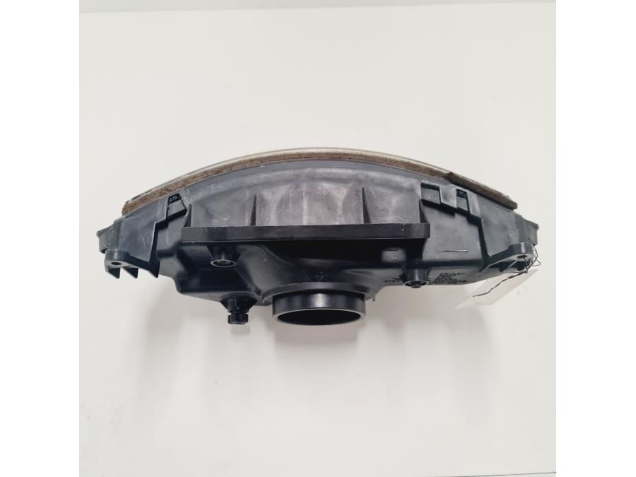 Snett nerifrån på Strålkastare från en Kawasaki ZX-6R -1998 motorcykel.