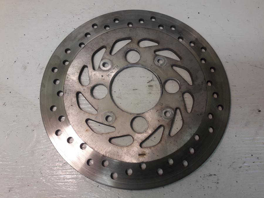 Framsidan på Bromsskiva från en Honda VFR 800 -2000 motorcykel.