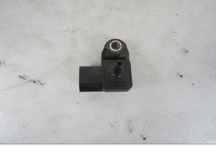 Baksidan på Mapsensor från en Suzuki GSX-R 1000 -2005 motorcykel.