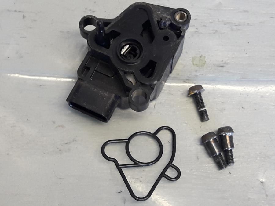 Baksidan på TPS från en Honda CBR 125 R -2008 motorcykel.