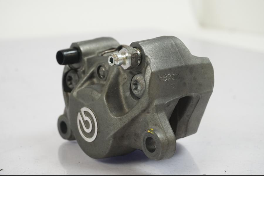 Baksidan på Bromsok från en KTM 1290 Super Duke R -2015 motorcykel.