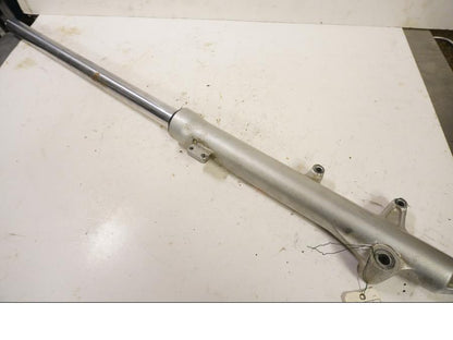 Framsidan på Gaffelben från en Honda XR 125 -2007 motorcykel.