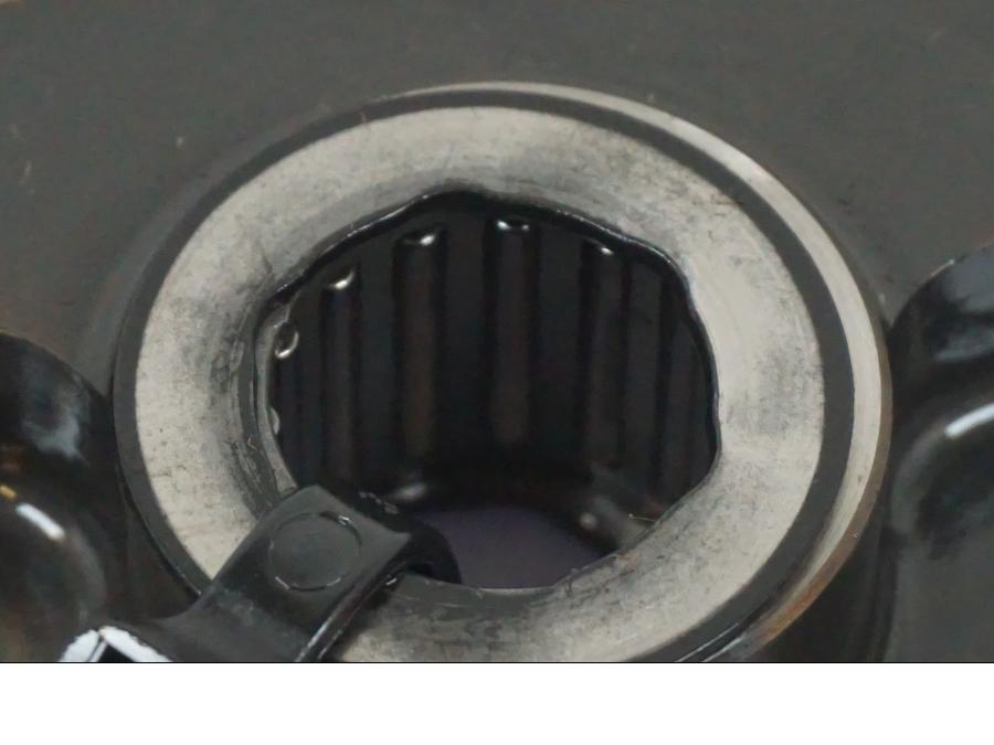 Snett uppifrån på Balansdrev från en KTM 1190 Adventure -2015 motorcykel.