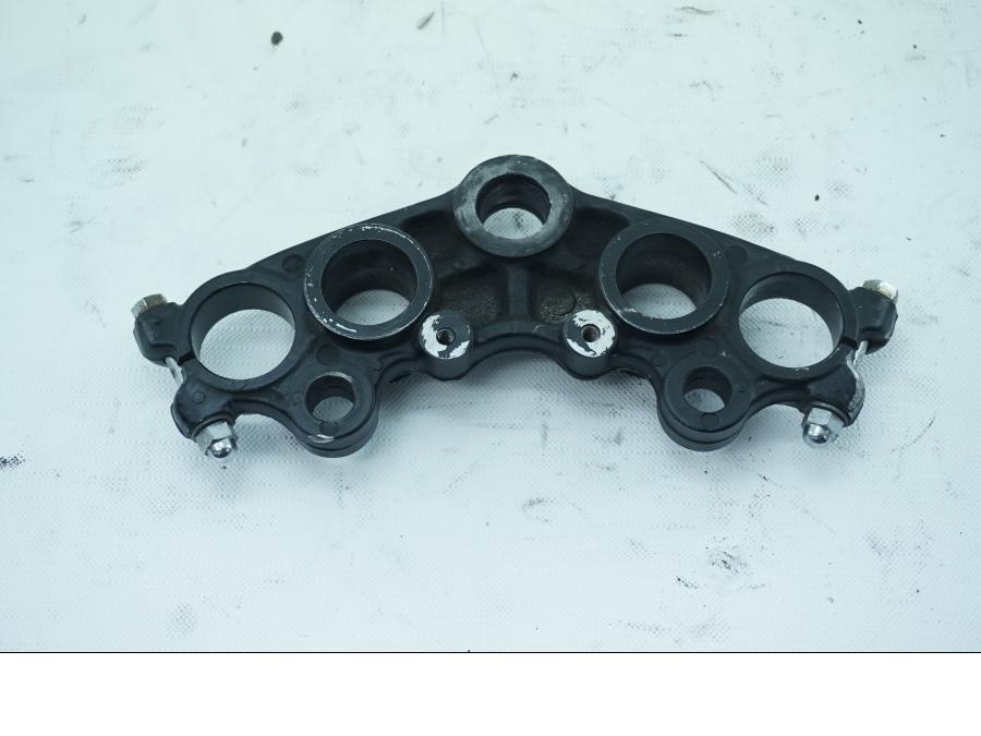 Baksidan på Gaffelkrona från en Yamaha SR 400 -1982 motorcykel.