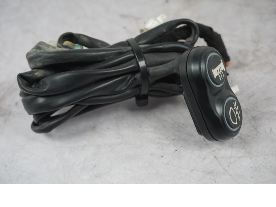 Baksidan på Styrelreglage från en Triumph Tiger Explorer -2016 motorcykel.