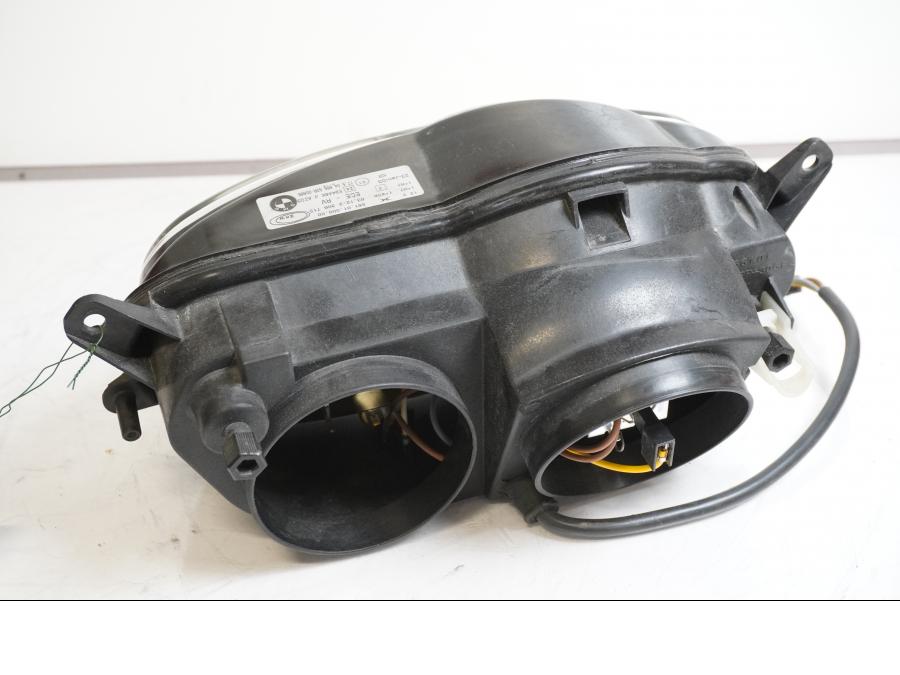 Baksidan på Strålkastare från en BMW R 1100 S -2003 motorcykel.