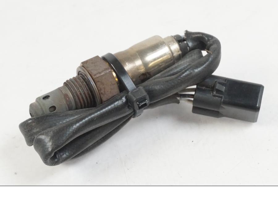 Framsidan på Lambdasond från en KTM 1290 Super Duke R -2022 motorcykel.