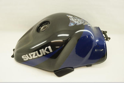 Baksidan på Bensintank från en Suzuki GSX 1300 R -2003 motorcykel.