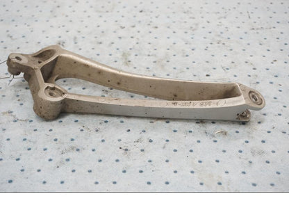 Baksidan på Fotpinnefäste från en Yamaha YZF 1000 R1 -2010 motorcykel.