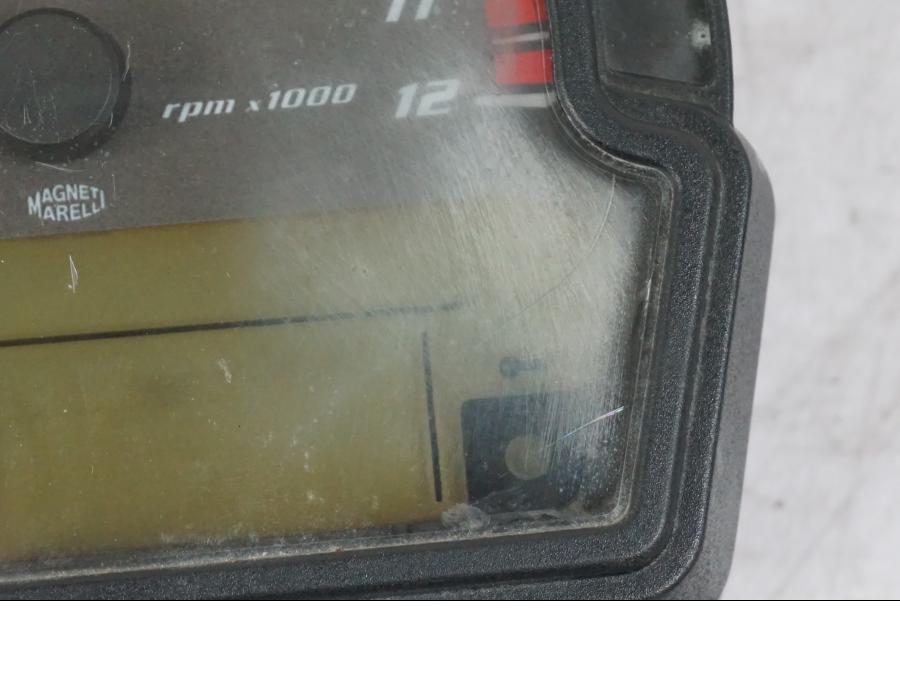 Baksidan på Instrumentpanel från en Buell 1125 R -2008 motorcykel.