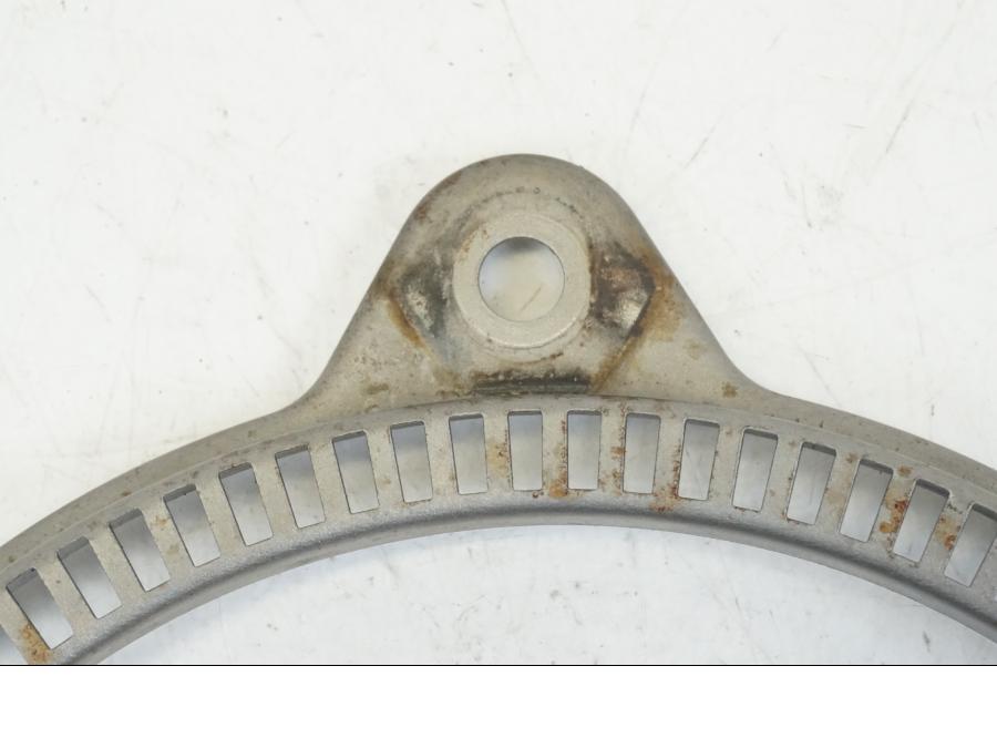 Baksidan på ABS krans från en BMW K 1200 LT -2004 motorcykel.