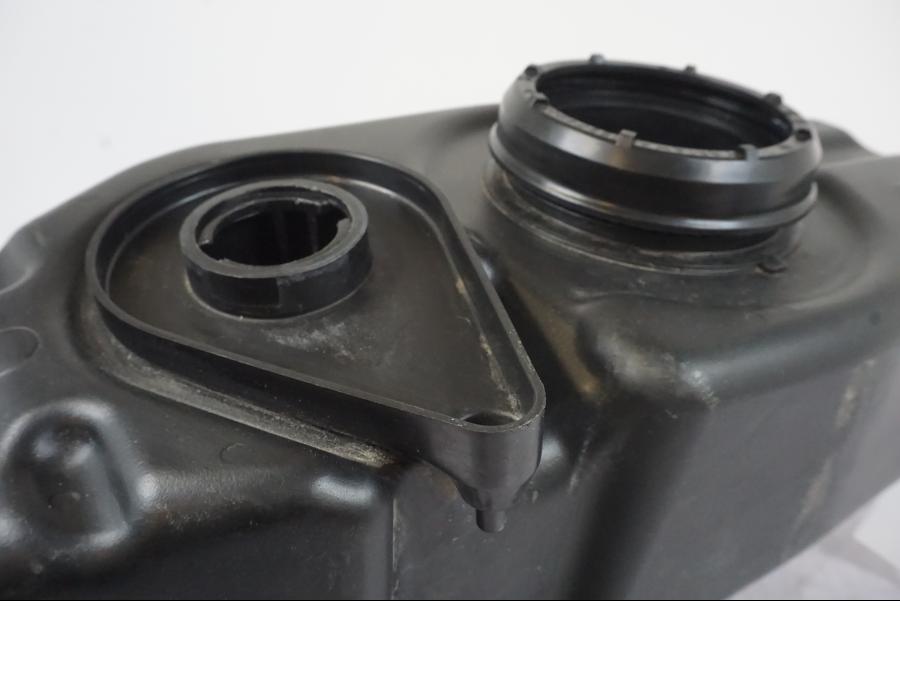 Extrabild2 på Bensintank från en Yamaha YZF-R 125 -2008 motorcykel.