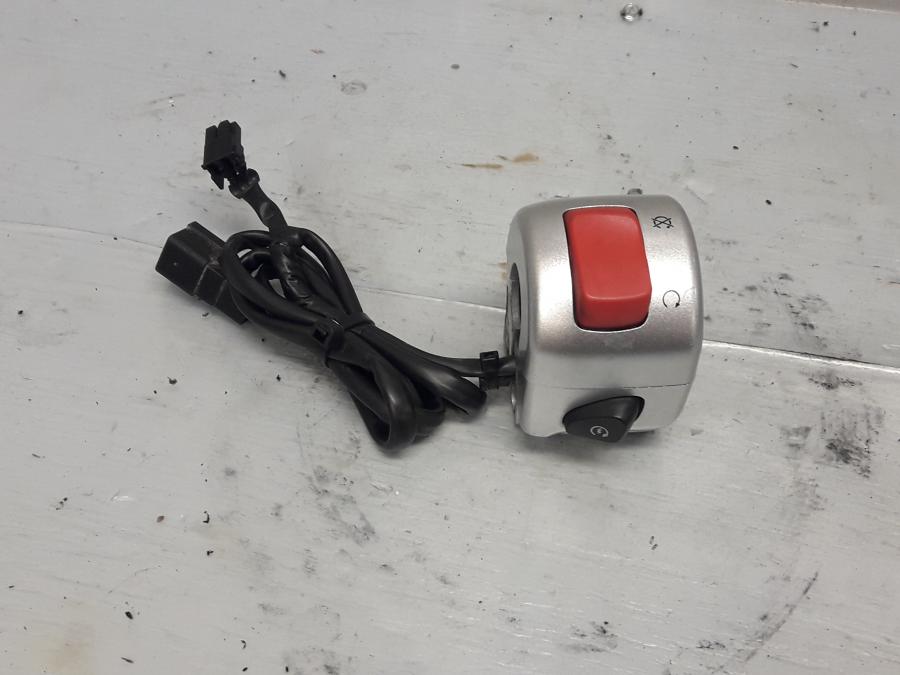 Framsidan på Styrelreglage från en Suzuki VL 800 -2009 motorcykel.