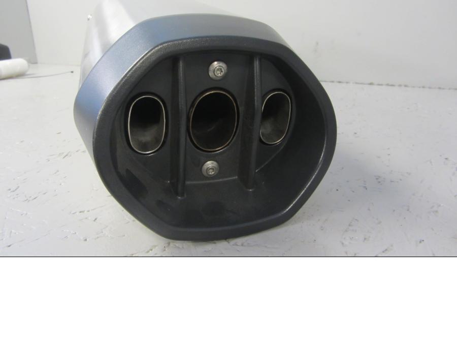 Snett nerifrån på Ljuddämpare från en BMW K 1600 -2017 motorcykel.