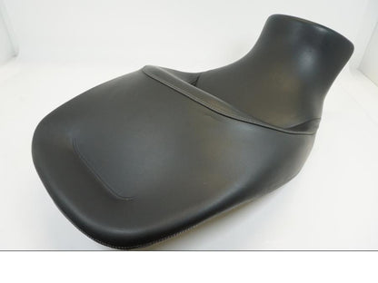 Vänster sida på Sadel från en BMW K 1600 -2013 motorcykel.