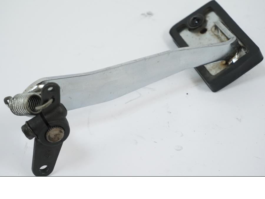 Baksidan på Bromspedal från en Kawasaki VN 1500 -2002 motorcykel.