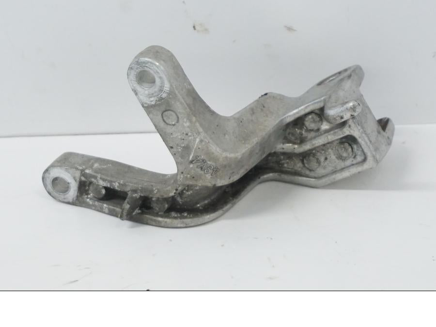 Baksidan på Fotpinnefäste från en Yamaha YZF 1000 R -1997 motorcykel.