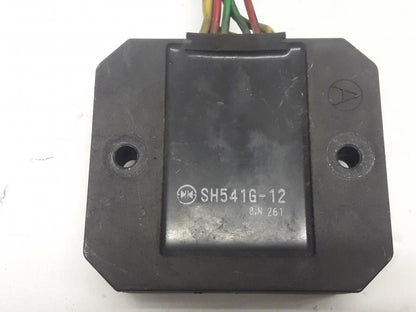 Baksidan på Likriktare från en BMW F 650 GS -2009 motorcykel.