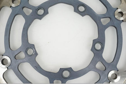 Baksidan på Bromsskiva från en Suzuki GSX-R 1000 -2007 motorcykel.