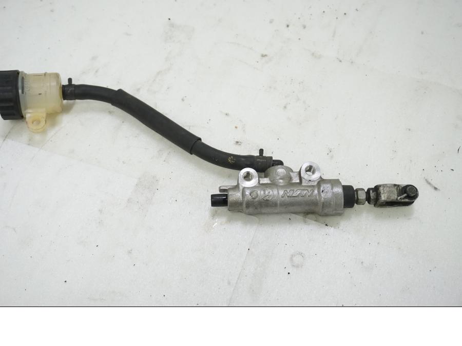 Baksidan på Bromshuvudcylinder från en Yamaha MT-03 -2007 motorcykel.