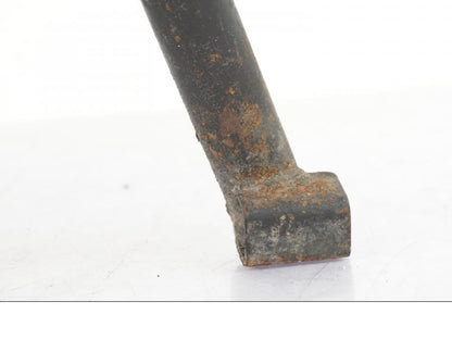 Snett nerifrån på Centralstöd från en Suzuki GSX 550 EF -1985 motorcykel.