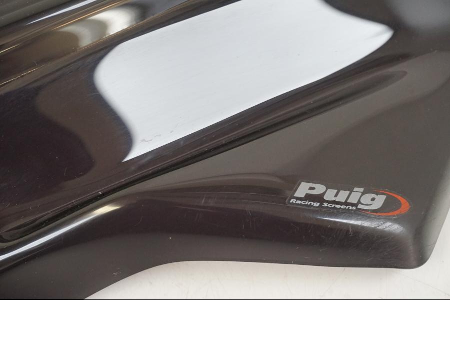 Baksidan på Vindruta från en Kawasaki ER-6F -2016 motorcykel.