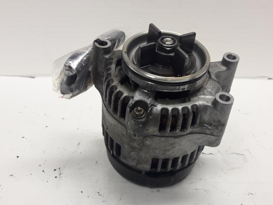 Framsidan på Generator från en Triumph Tiger -1999 motorcykel.