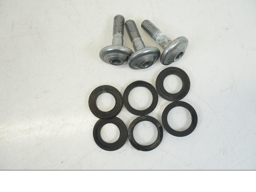 Baksidan på Fotpinnefäste från en Suzuki GSX 1300 R -2017 motorcykel.