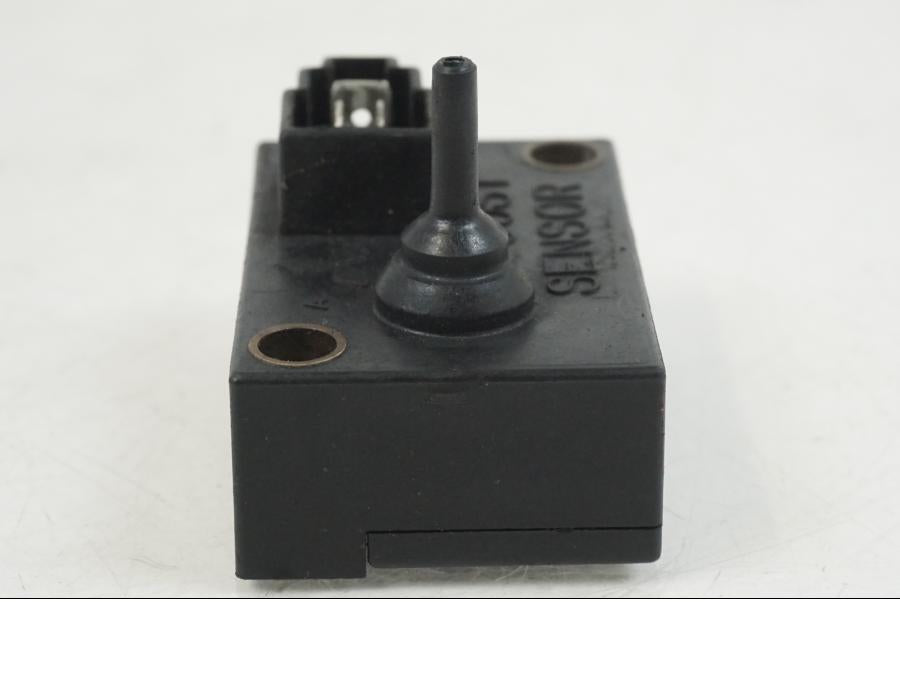 Vänster sida på Boostsensor från en Yamaha XV 1100 -1993 motorcykel.