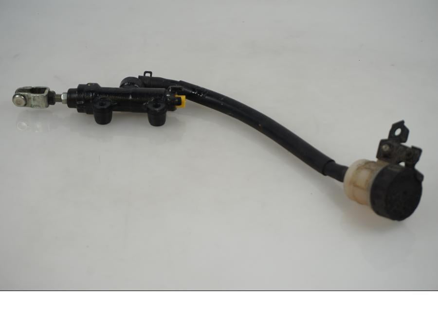 Baksidan på Bromshuvudcylinder från en Kawasaki Ninja 300 -2013 motorcykel.