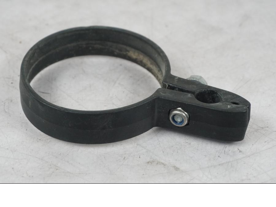 Baksidan på Plast från en KTM 690 SM R -2009 motorcykel.