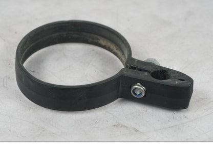 Baksidan på Plast från en KTM 690 SM R -2009 motorcykel.