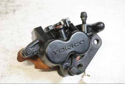 Framsidan på Bromsok från en Suzuki VZ 800 -2000 motorcykel.