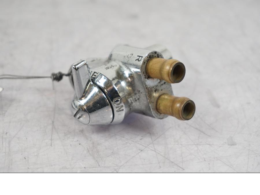 Baksidan på Bensinkran från en Suzuki VZ 800 -2000 motorcykel.