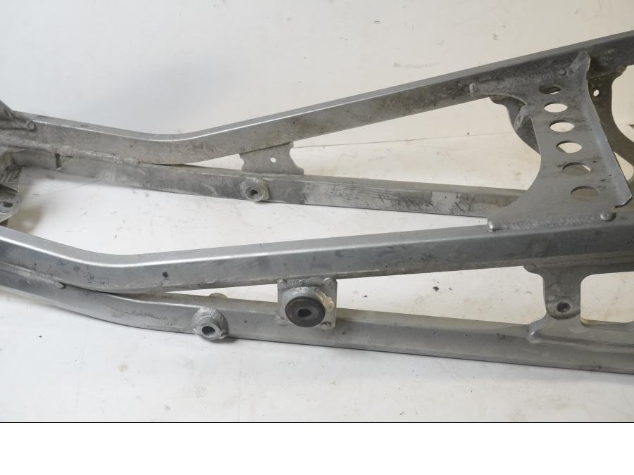 Baksidan på Bakram från en Yamaha XT 1200 Z -2011 motorcykel.