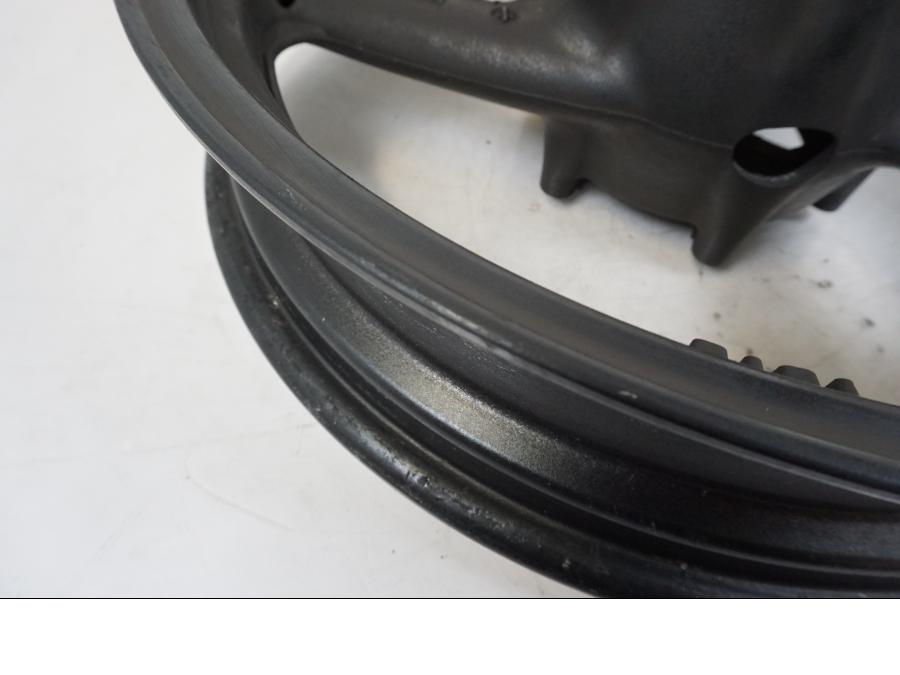 Extrabild2 på Fälg från en Yamaha XJR 1300 -2002 motorcykel.