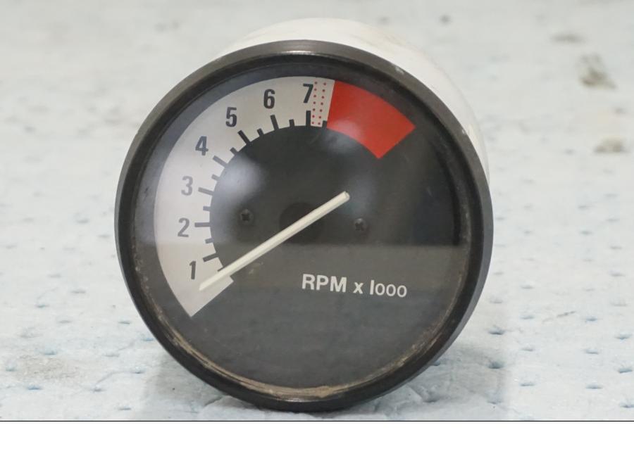 Framsidan på Varvräknare från en BMW F 650 -1998 motorcykel.