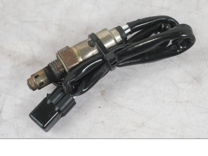 Baksidan på Lambdasond från en KTM 1290 Super Duke R -2022 motorcykel.