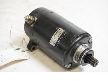 Framsidan på Startmotor från en Kawasaki ZX-7R -1997 motorcykel.