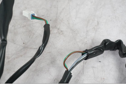 Snett nerifrån på Kablage från en Ducati Multistrada V4 -2024 motorcykel.