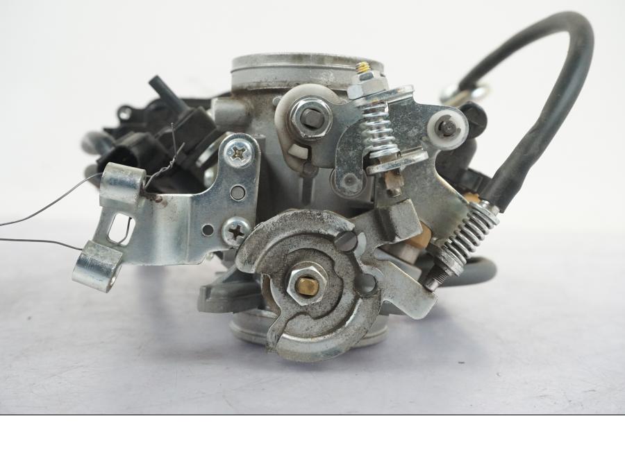 Snett nerifrån på Spjällhus från en Kawasaki Z 900 -2019 motorcykel.