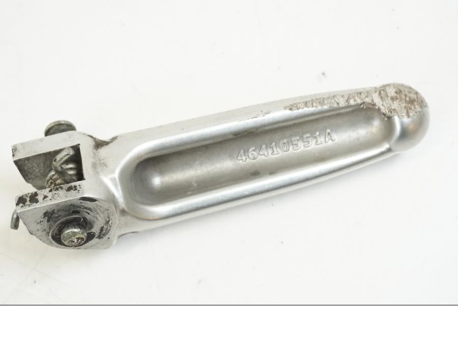 Vänster sida på Fotpinne från en Ducati Streetfighter S -2011 motorcykel.