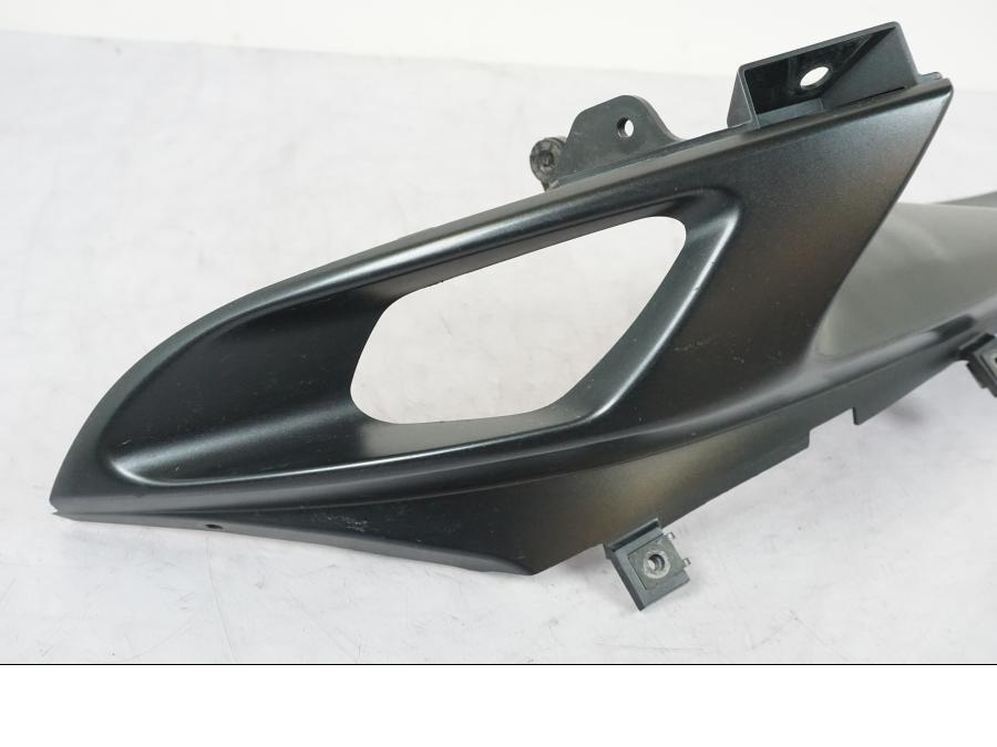 Baksidan på Luftintag från en Suzuki GSX-R 750 -2006 motorcykel.